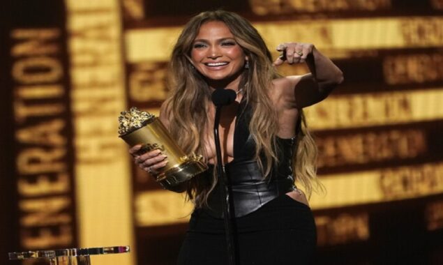 Jennifer Lopez sobs as she praises her children for “teaching me how to love” during her MTV address