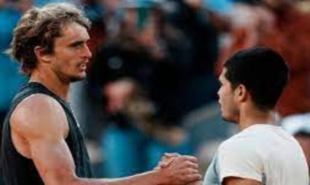 Zverev restrains Alcaraz to get back to Paris semis