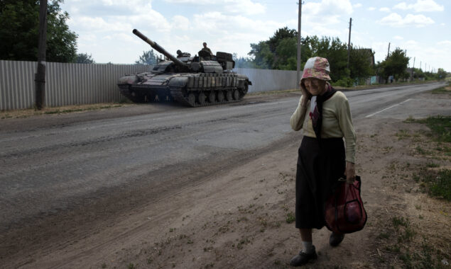 Russia closes in on important twin cities