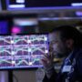 Stocks rise as a result of the target inflation angle, but bond yields fall