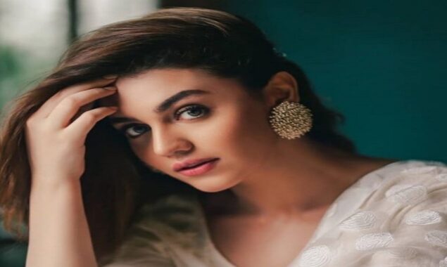 Zara Noor Abbas teasing fans with new bold pic