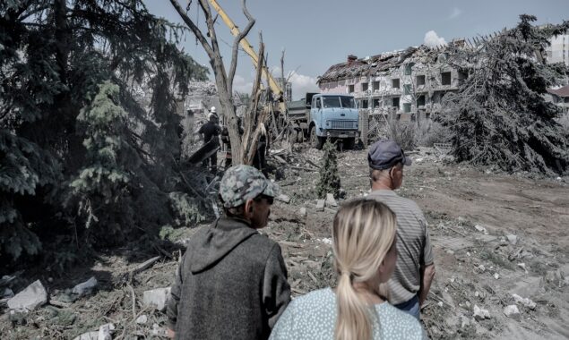 Deadly strikes rock east Ukraine as Russia grinds towards Sloviansk