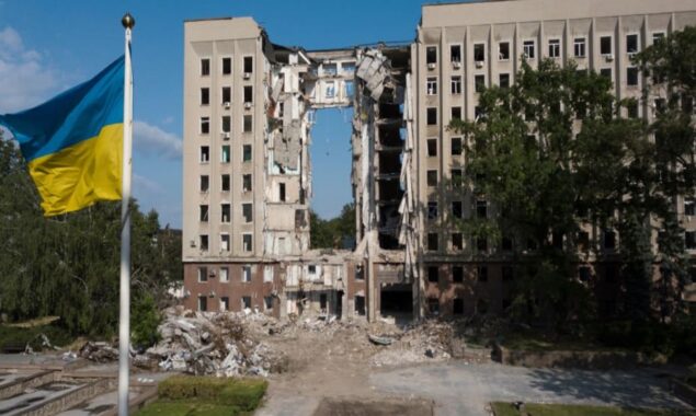 Russian missiles strike a Ukrainian residence, causing death and destruction