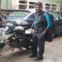 Delivery boy gains admiration online by aiding a schoolgirl who was hurt while playing