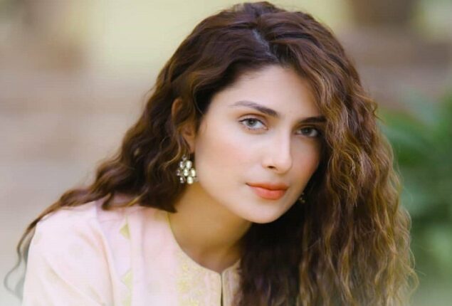 Ayeza Khan becomes the first Pakistani celebrity to hit 12 million on Instagram