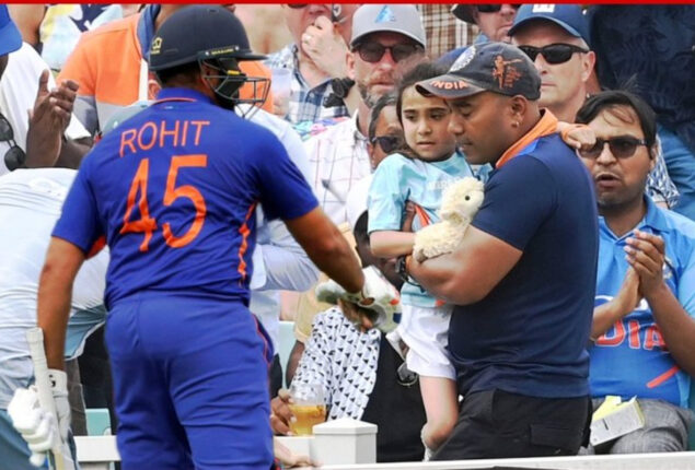 Rohit Sharma gives chocolate to young spectator, see photo