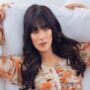 Ayeza Khan hosts a family photo shoot to celebrate 12 million followers
