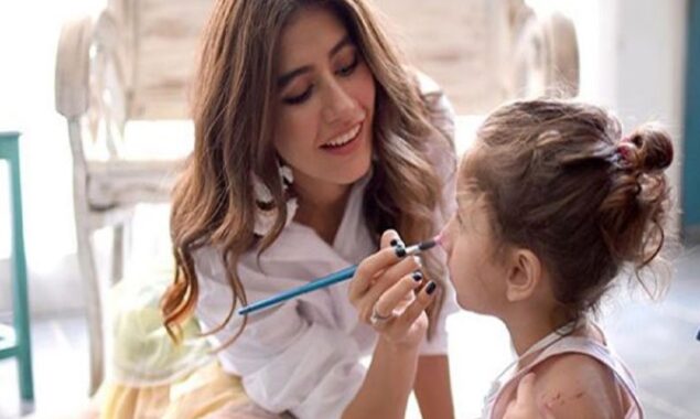 Syra Yousaf Share Pictures On Instagram With  Daughter Nooreh
