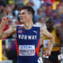 Jakob Ingebrigtsen: Predominant wins world 5,000m gold