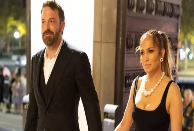 Jennifer Lopez releases a balloon during a romantic birthday dinner at the Eiffel Tower