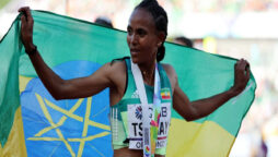 Gudaf Tsegay: Ethiopia clutches win world 5,000m gold