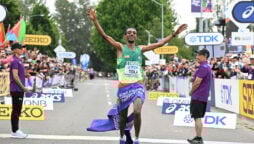 Tamirat Tola takes prevailing long distance race gold