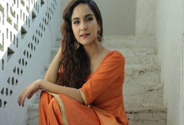 Anoushay Abbasi look etheral in her traditional photoshoot