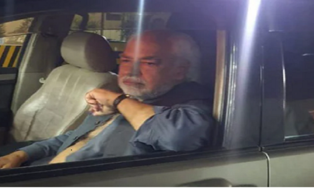 Senior journalist Ayaz Amir attacked by unknown assailants in Lahore  