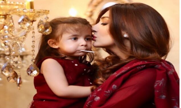 Aisha Khan Shares Pics With Daughter