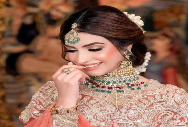 Kinza Hashmi looks stunning in her recent photoshoot