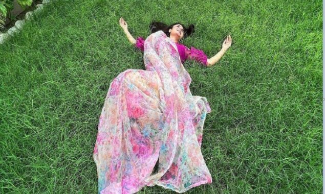 Hira Mani demonstrates several poses for Eid photos