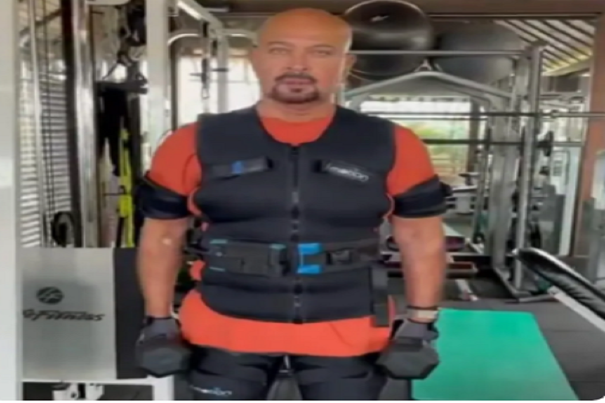 Rakesh Roshan sweats it out in the gym