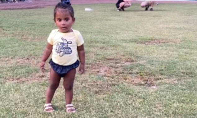 Viral: A kid ran in baby race as crowd cheers for her