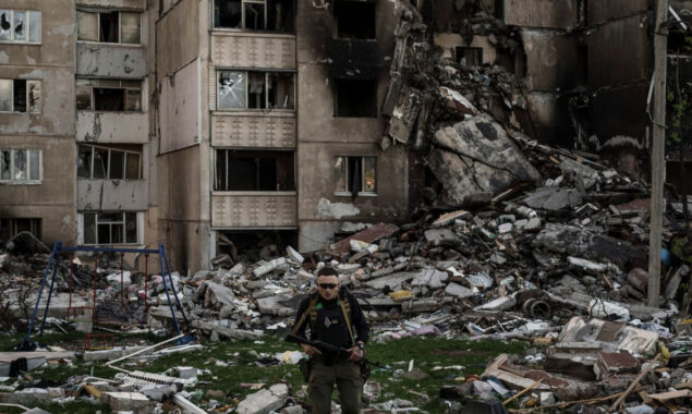 Russian rockets strike an apartment building in Ukraine, the building is filled with destruction and deaths