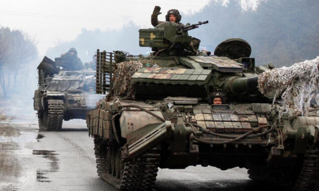 Russian forces are bombarding the Bakhmut district as per the report