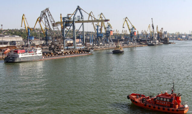 Eight foreign ships dock in Ukrainian ports for the export of grains
