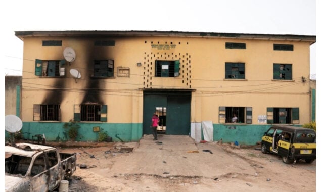 Suspected jihadists raid Nigeria prison, free hundreds