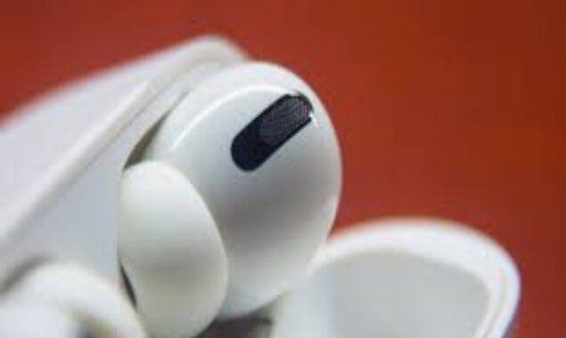 Apple Airpods Pro 2 can avoid traffic collisions