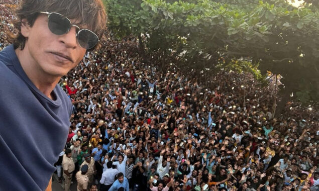 Shah Rukh Khan, AbRam meet fans outside Mannat; fan says ‘Eid is complete’