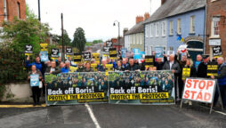 Northern Ireland unionists march amid political crisis