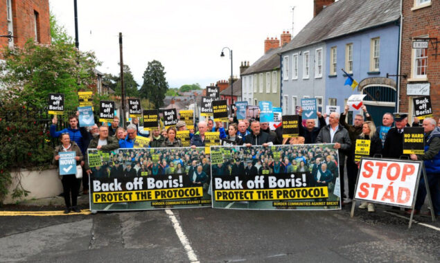 Northern Ireland unionists march amid political crisis