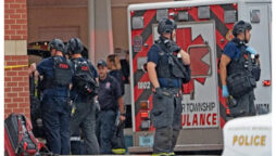 A Gunman killed Three at US mall: officials