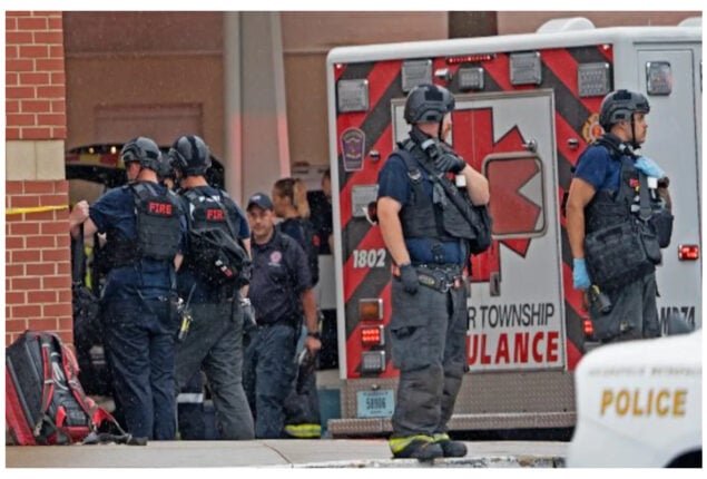 A Gunman killed Three at US mall: officials