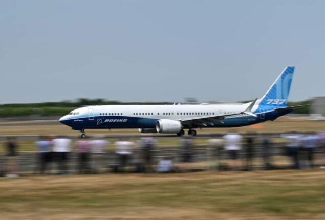 Airbus tails Boeing in Farnborough jet orders tussle