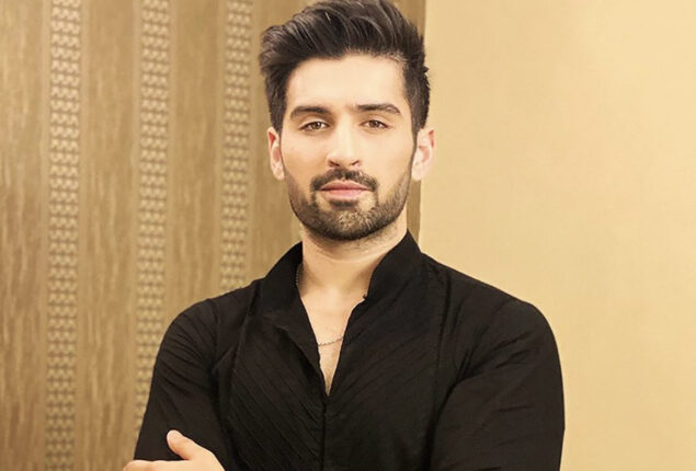 Muneeb Butt talks with Imran Khan in live Q&A session