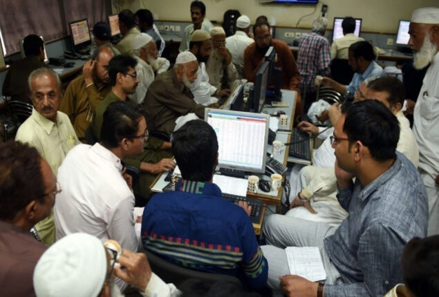 PSX: KSE-100 index dominated by bears