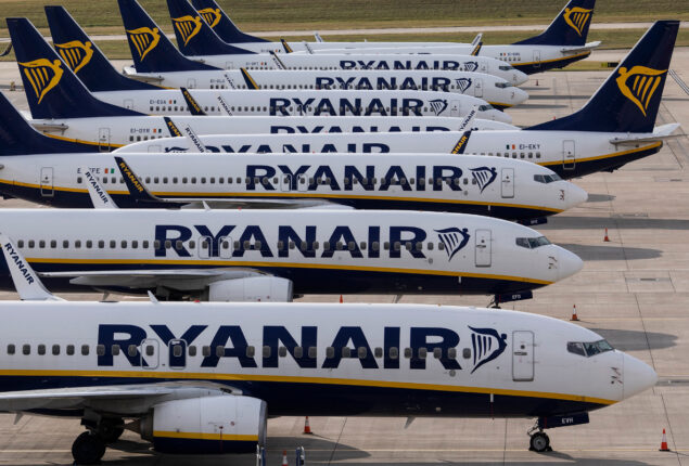 Ryanair returns to profit