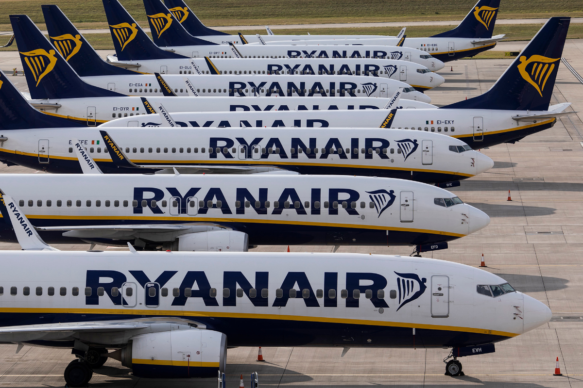 Ryanair returns to profit
