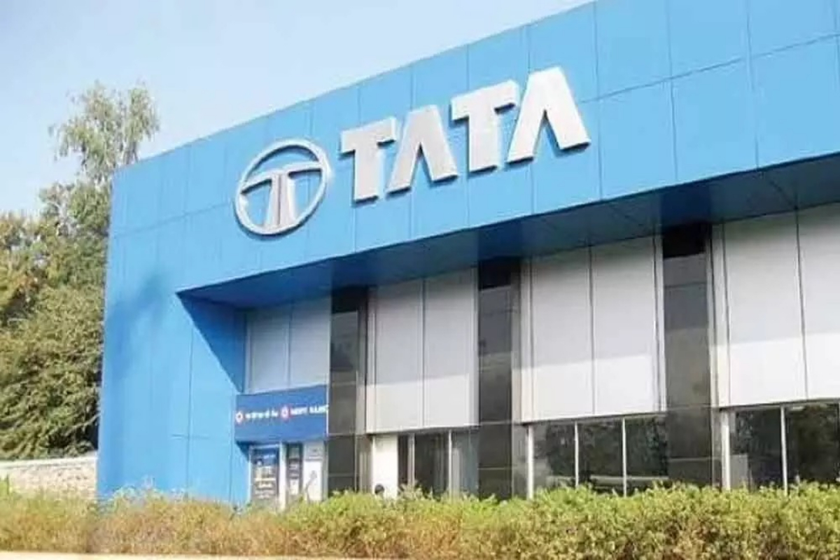 Tata Motors extends losses