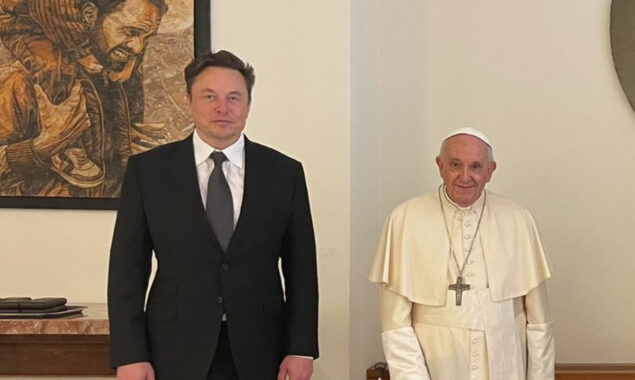 Elon Musk meets Pope Francis and uses Twitter to tell people about it