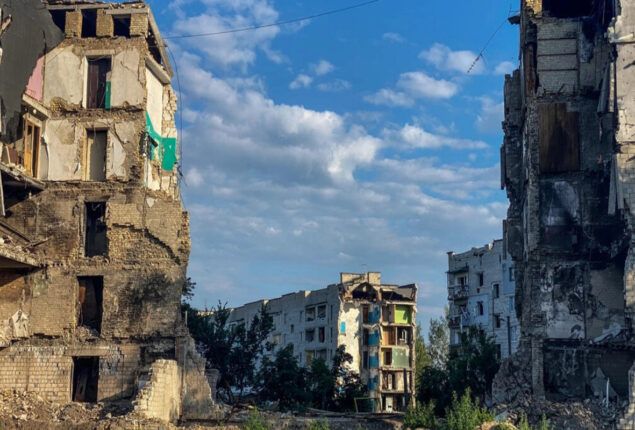 Russian shelling dies 6, Zelensky replaces security chief