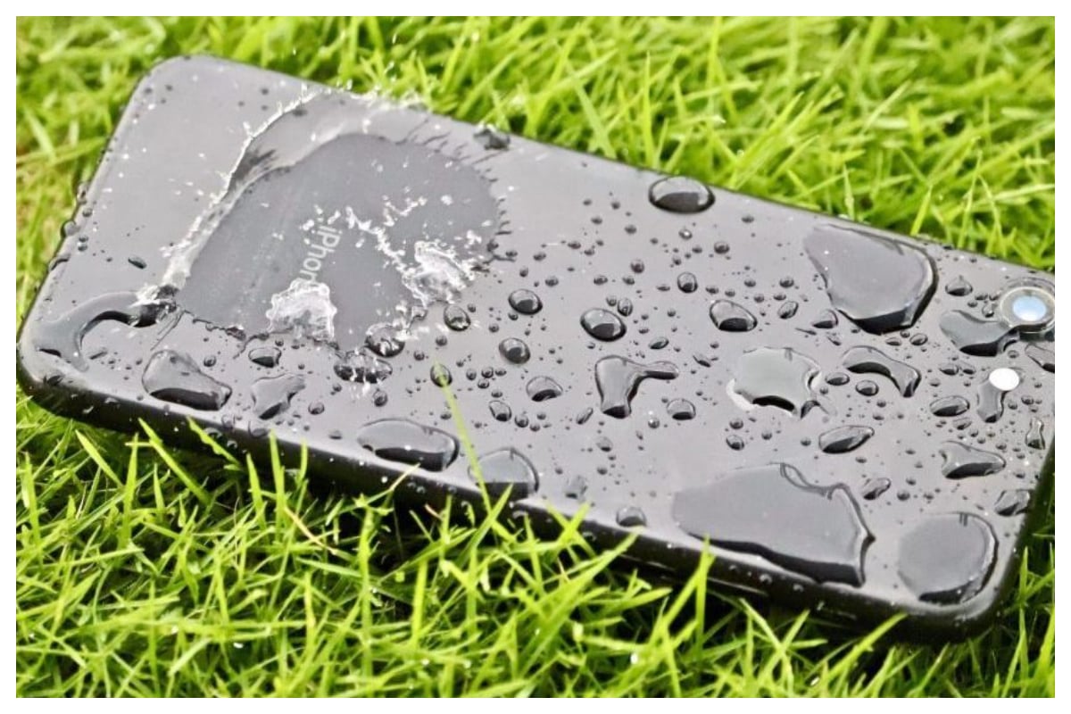 Future iPhones may be waterproof