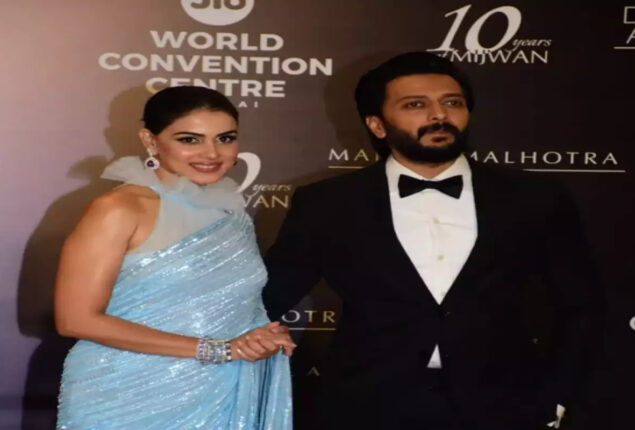 Riteish and Genelia appear their finest in the Mijwan Fashion Show
