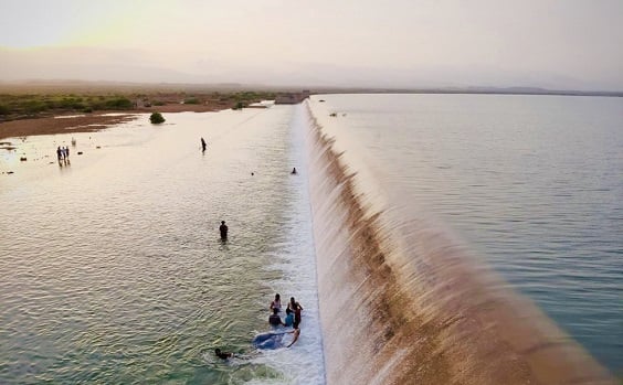 Hub Dam: Cracks in dam caused dangers for shattering