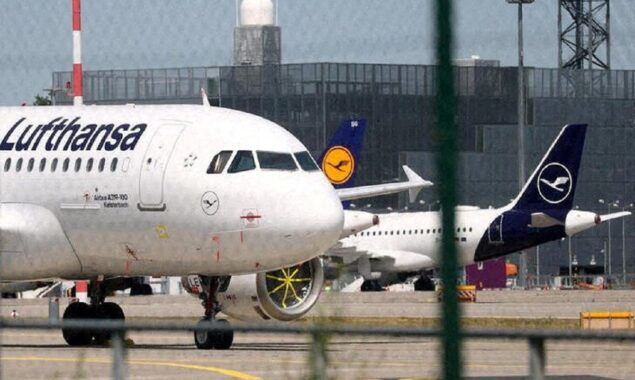 Lufthansa staff call for an end to cost-cutting amid airport chaos