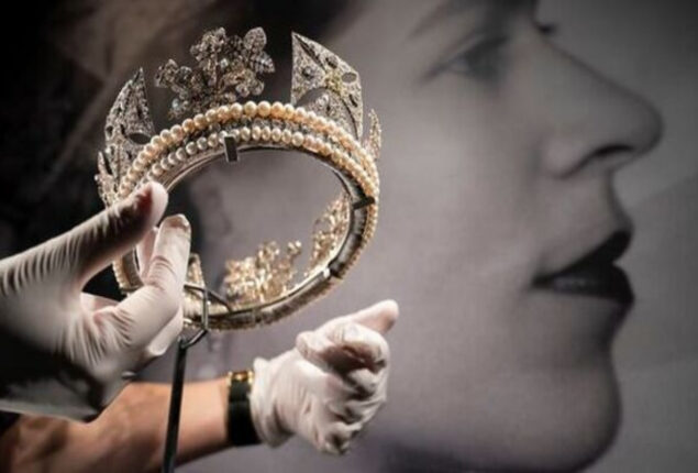 Queen's