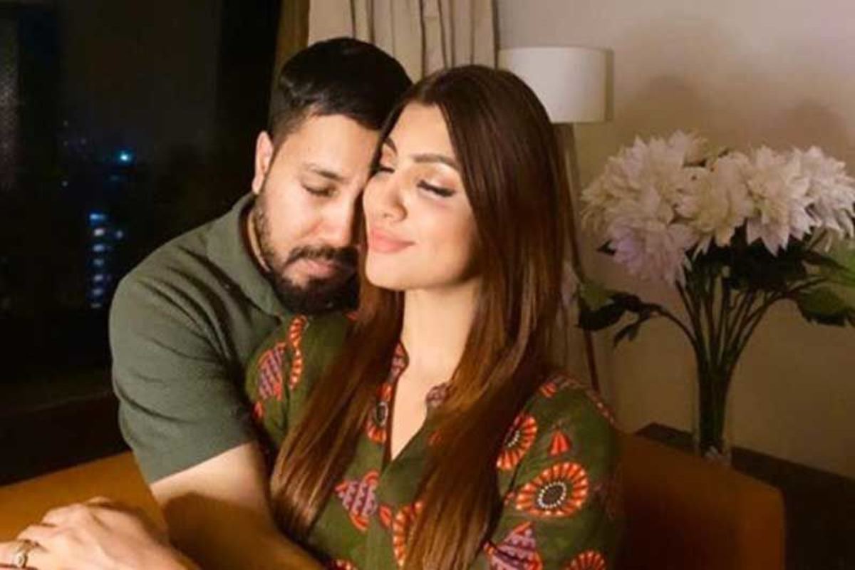 Mika Singh and Akanksha Puri