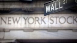 Wall Street declines in response to economic data and profits