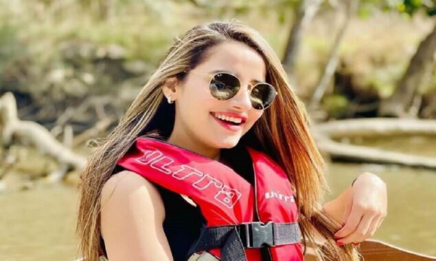 Saniya Shamshad posts pictures with her son