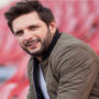 Shahid Afridi welcomed by a swamp of people in Okara